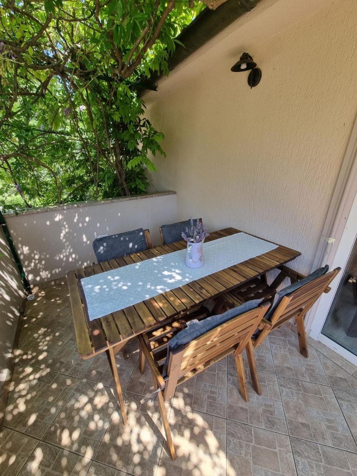 Apartment N&M Omišalj Екстериор снимка
